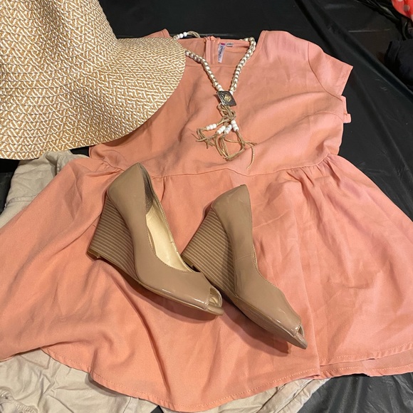 This Simple & Stylish Vintage Summer Complete Look - Picture 4 of 5